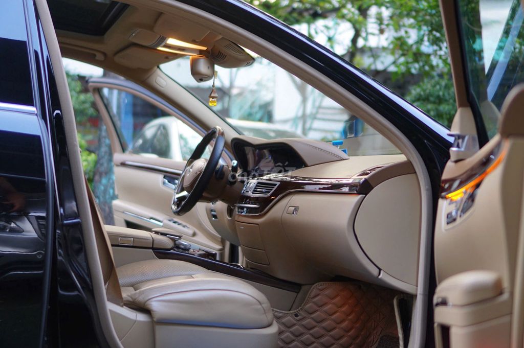 S550 sx 2010 dky 2012 đi 88 ngàn full lịch sử hãng. Mua bán Ô tô tại Thành phố Thủ Đức Tp Hồ Chí Minh được đăng bởi Việt Hùng hình 9