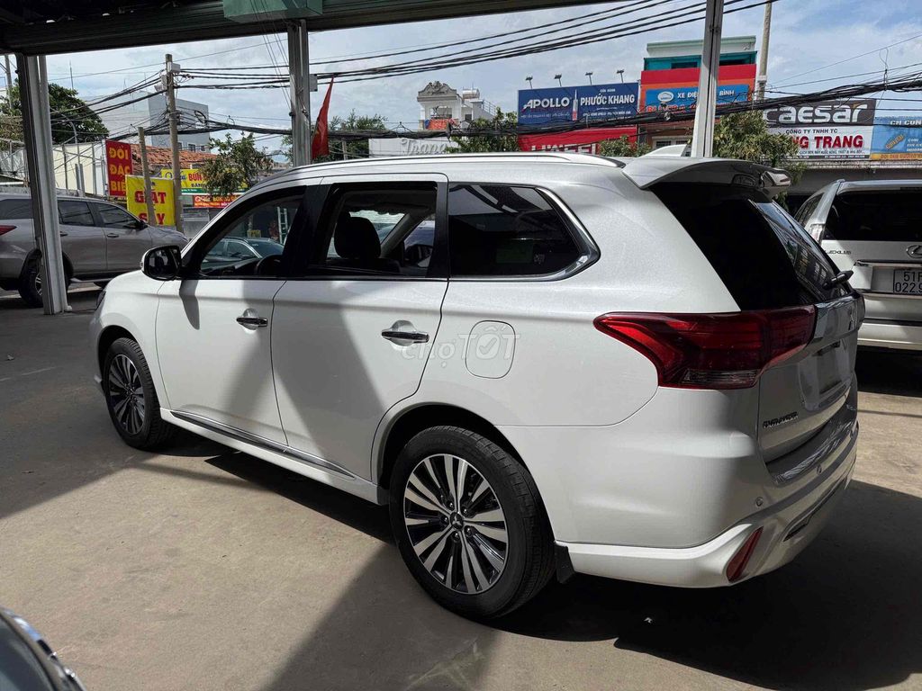 Mitsubishi Outlander CVT 2022 Trắng 77.000 Km. Mua bán Ô tô tại Thành phố Thủ Đức Tp Hồ Chí Minh được đăng bởi Long Auto Vạn Phúc hình 3
