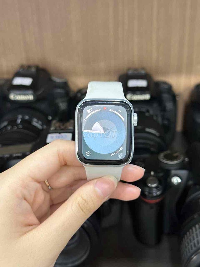 Apple Watch SE 1 40mm GPS Trắng Like New. Mua bán Thiết bị đeo thông minh tại Quận Tân Phú Tp Hồ Chí Minh được đăng bởi Thảo Nguyên hình 1