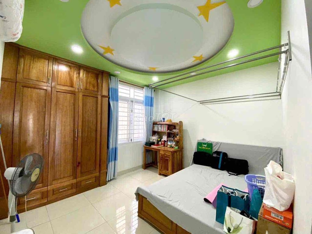 Cho thuê nhà nguyên căn 4 tầng KĐT Hà Quang 2. có 4PN, 4WC. Đường 8m