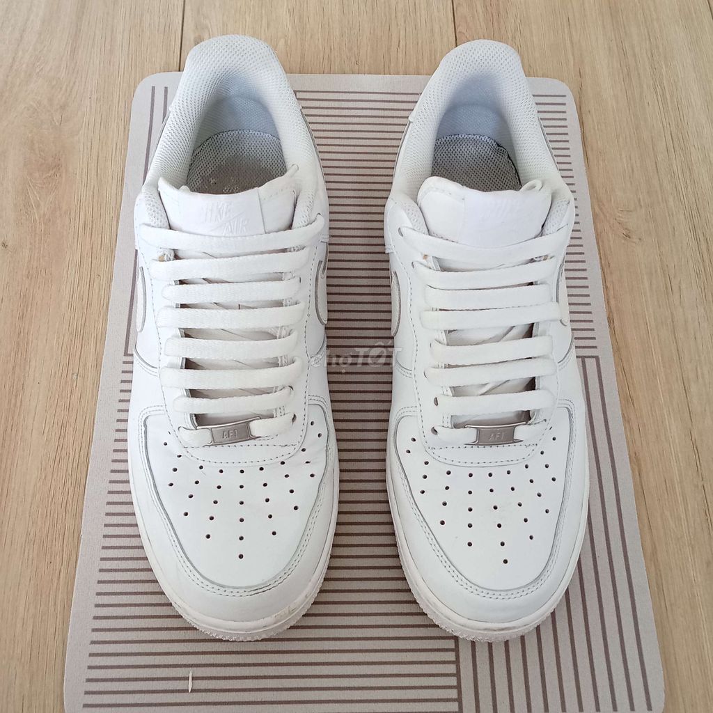 Còn 01 đôi Nike Air Force 1 trắng size 42