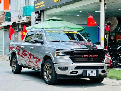 RAM 1500 Laramie Night Edition sx 2022