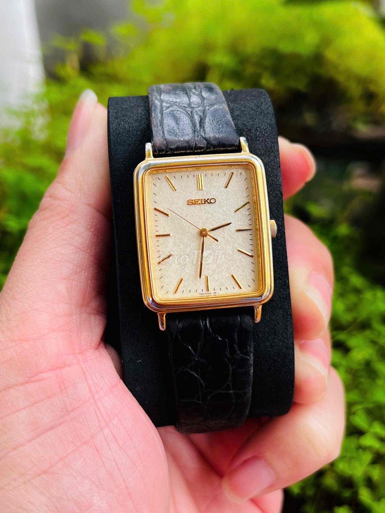 Tank Seiko lụa vàng đan rất đẹp máy pin