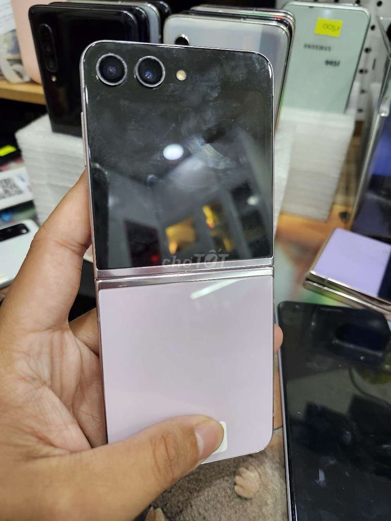 Samsung Z Flip 5 256GB Tím nhạt. Mua bán Điện thoại tại Quận 8 Tp Hồ Chí Minh được đăng bởi zzminphonezz hình 1