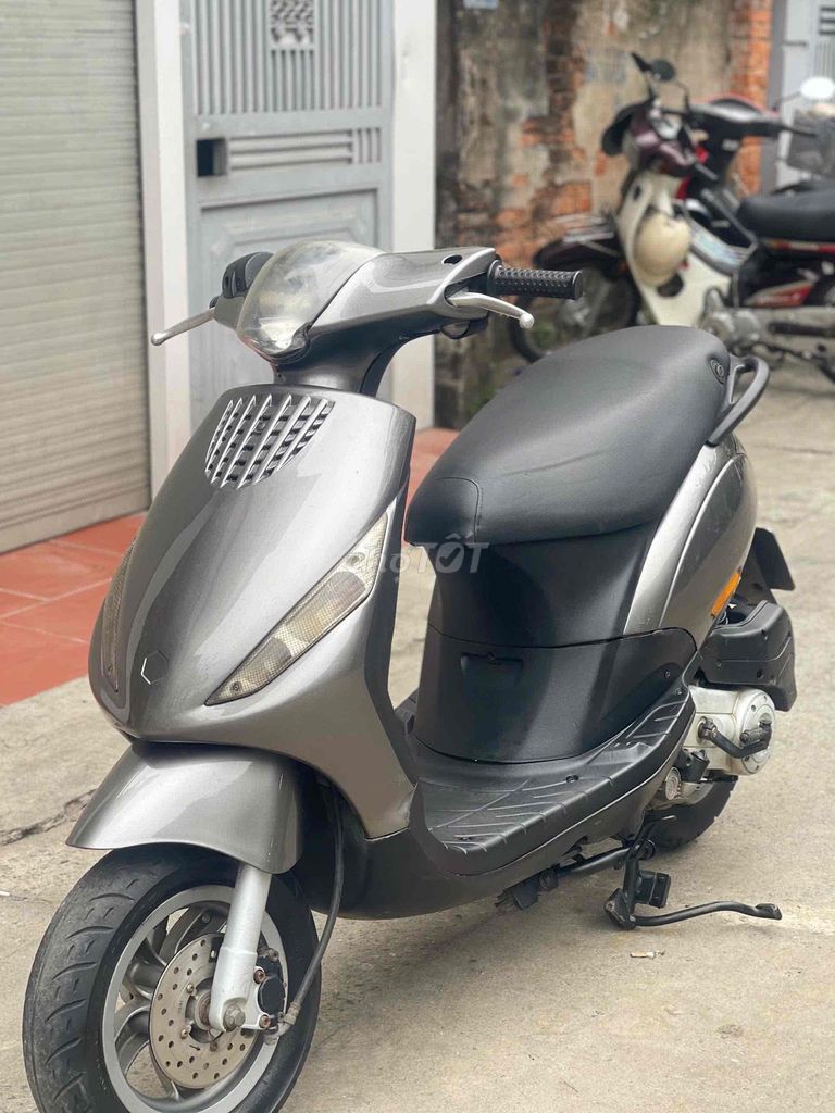 Скутер Piaggio Zip 100cc серый 2015 родной мотор