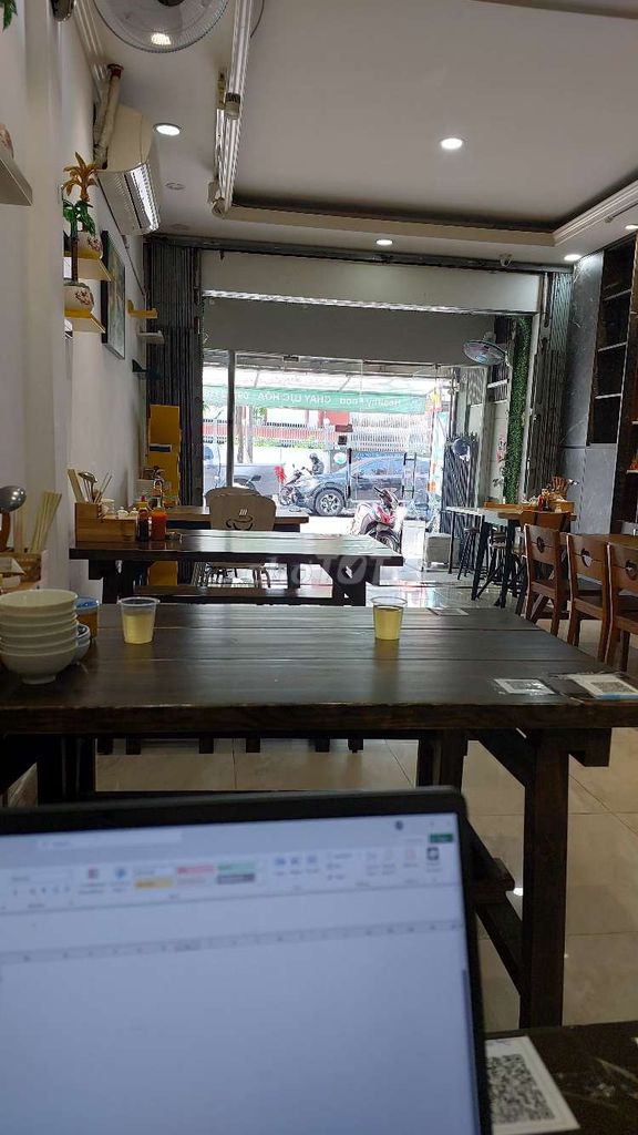 Bộ bàn ghế gỗ Như mới 99%. Mua bán Bàn ghế tại Quận Bình Thạnh Tp Hồ Chí Minh được đăng bởi Huynh Nhung hình 1