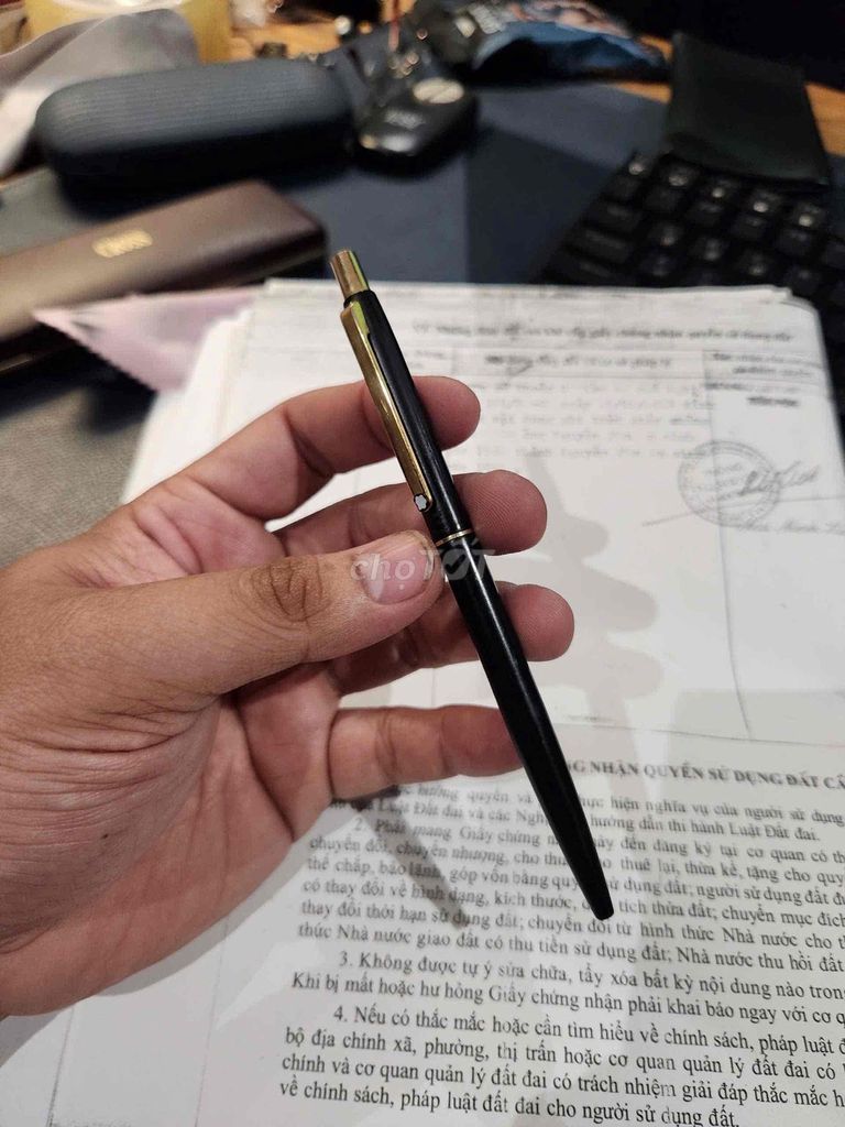 Bút bi Montblanc Đen, vàng Cao cấp. Mua bán Đồ dùng văn phòng tại Thành phố Châu Đốc An Giang được đăng bởi Lộc hình 1