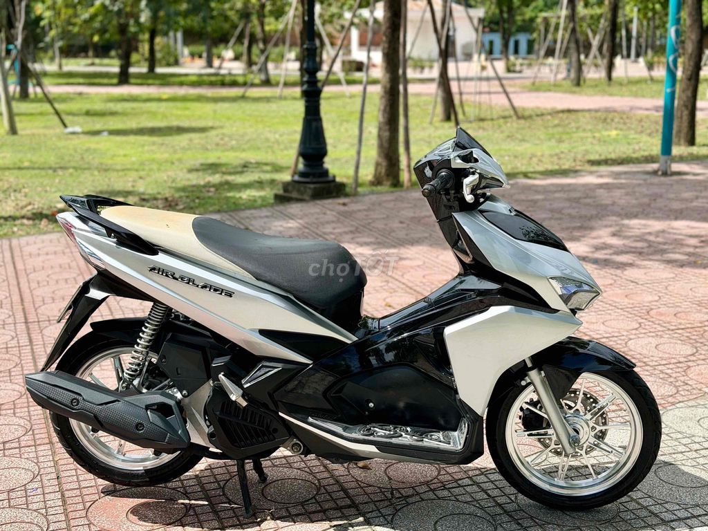 Honda AB 2019 SMK BS 61 Chính Chủ Ký. Mua bán Xe máy tại Thành phố Thủ Đức Tp Hồ Chí Minh được đăng bởi xe máy kha hoàng hình 2