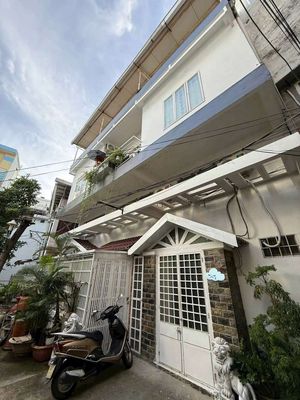Nhà kiệt Cách đường Phan Châu Trinh 30m, ngay Nguyễn Văn Linh. Mua bán nhà ở tại Quận Hải Châu Đà Nẵng được đăng bởi Mr KHOA  Nhà Đẹp Đất Lành Đà Nẵng