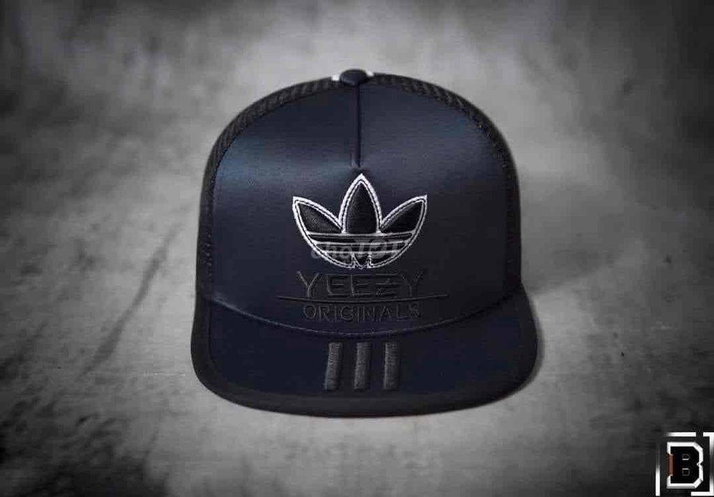 NÓN SNAPBACK ADIDAS YEZZY PHỐI LƯỚI LOGO THÊU