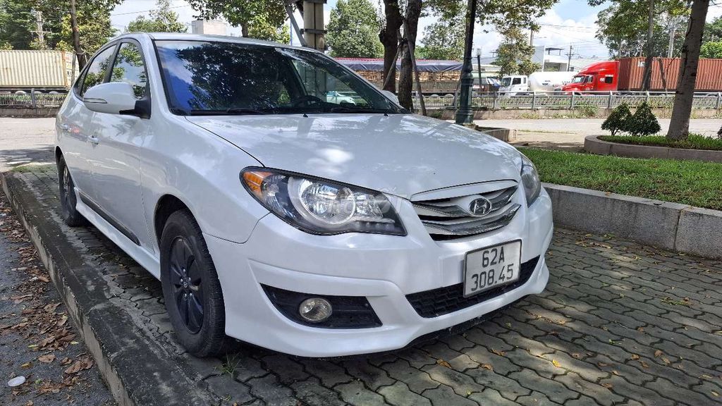 Hyundai Avante 2016 Trắng Số sàn. Mua bán Ô tô tại Thành phố Thủ Dầu Một Bình Dương được đăng bởi Quang Duẩn hình 2