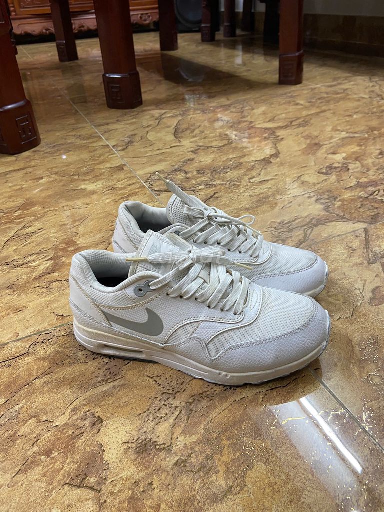 Giày nike air max trắng size chân 24cm cỡ 39