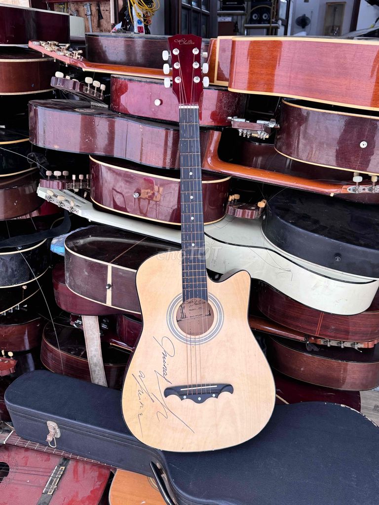 thanh lý Guitar 300k