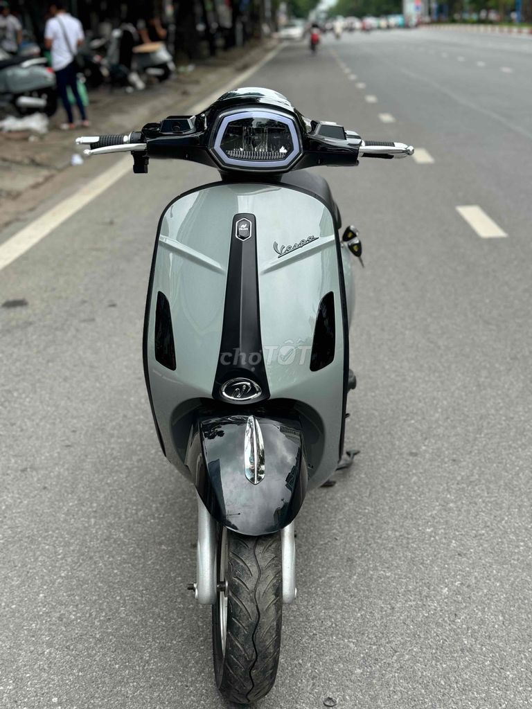 Vespa xám đèn vuông bình mới thay,lh e tư vấn