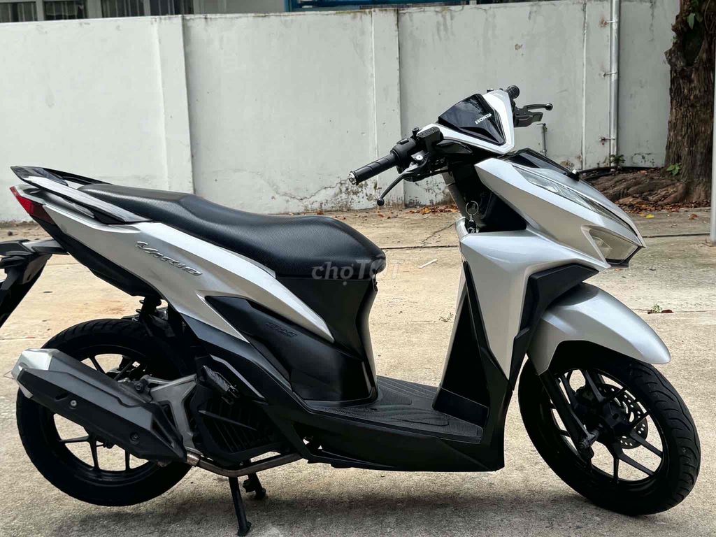 Honda Vario 125 2019 серебристый в отличном состоянии