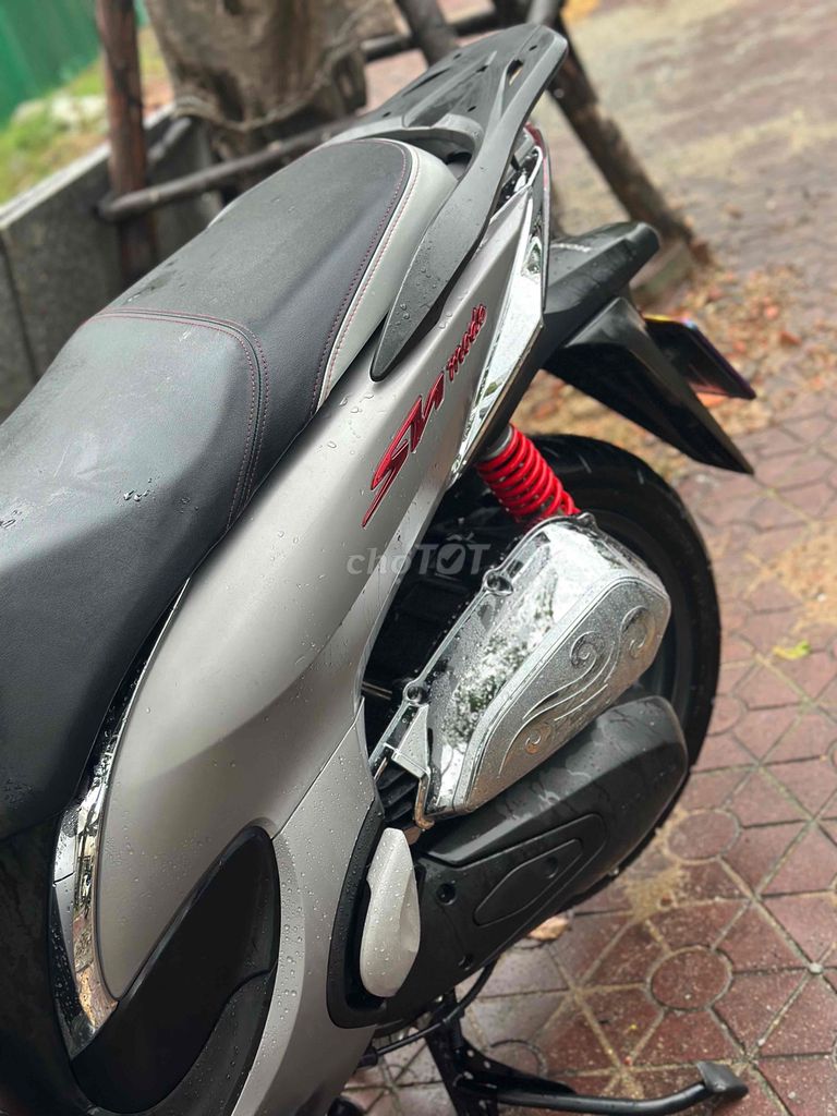 SH Mode Mua Vào Tháng 12/2024 Xe Ít Đi Còn Khá Đẹp. Mua bán Xe máy tại Thành phố Quảng Ngãi Quảng Ngãi được đăng bởi Hien hình 12