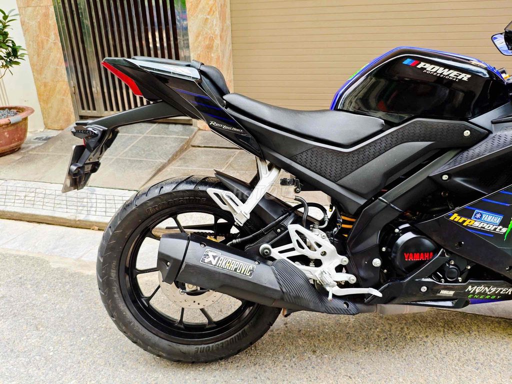 Yamaha R15 V3 date chót chét biển 29 xe lướt mới. Mua bán Xe máy tại Quận Cầu Giấy Hà Nội được đăng bởi Tong motor xe may hình 6