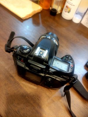Thanh lí Nikon D100 lens 35 70 lấy nét tự động