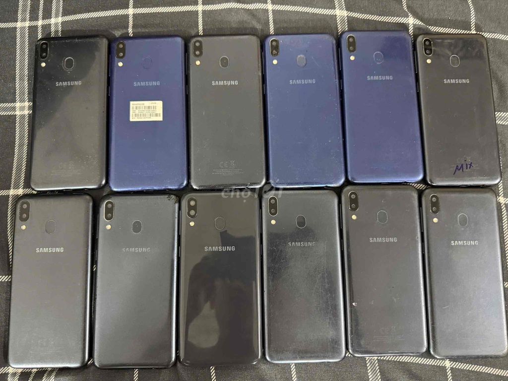 Thanh Lí Lô vài trăm máy Samsung M20