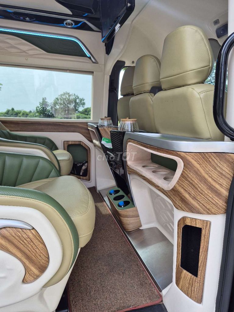 Ford Transit VIP Lounge 10 chỗ số sàn. Mua bán Phương tiện khác tại Quận Long Biên Hà Nội được đăng bởi Ngô hùng hình 13