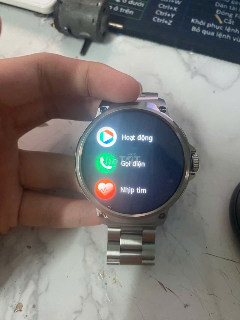 Đồng hồ thông minh gọi bluetooth theo dõi sức khỏe