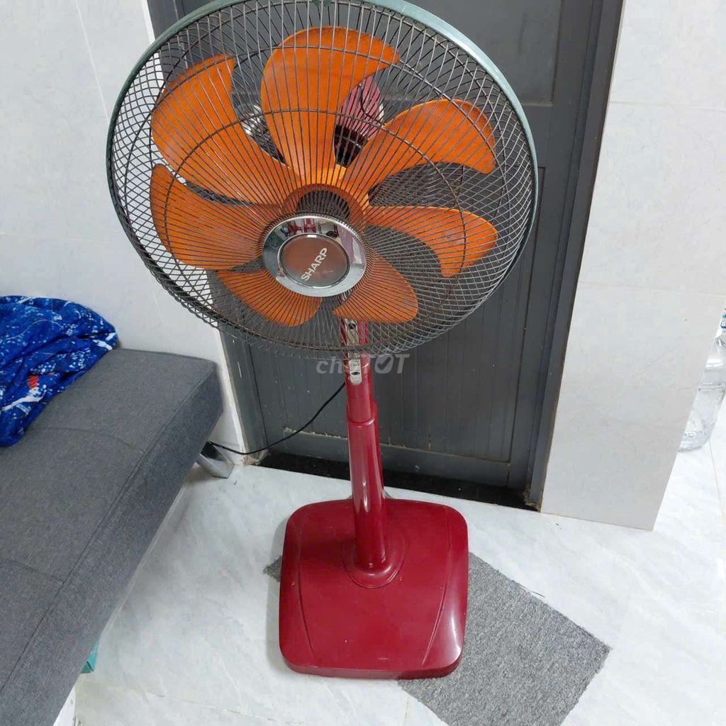 Quạt đứng Sharp Đỏ Bền bỉ. Mua bán Quạt tại Quận Gò Vấp Tp Hồ Chí Minh được đăng bởi T hình 1