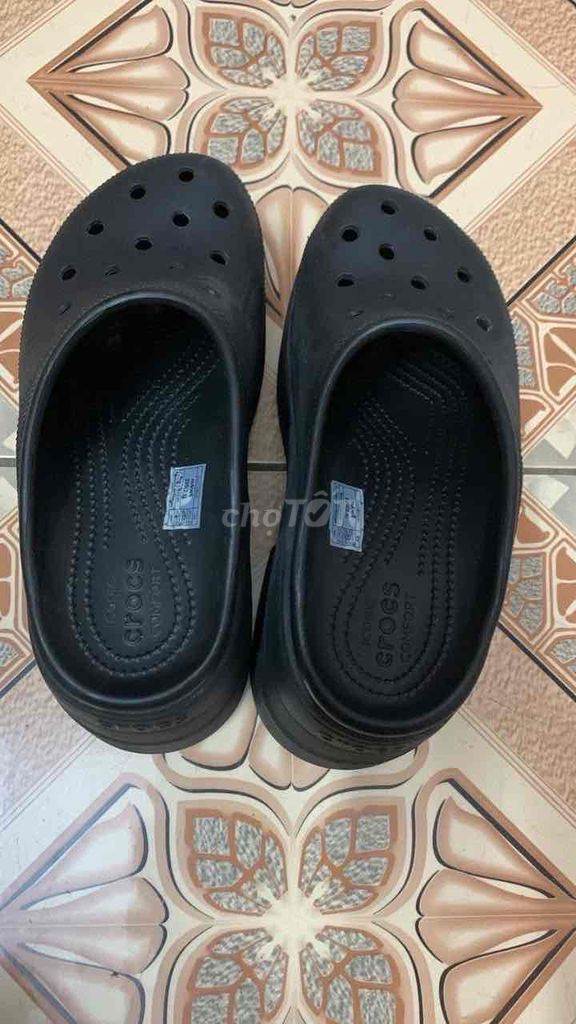 Dép Crocs Đen Chưa qua sử dụng. Mua bán Giày dép tại Huyện Đông Anh Hà Nội được đăng bởi Tên chưa cung cấp hình 1
