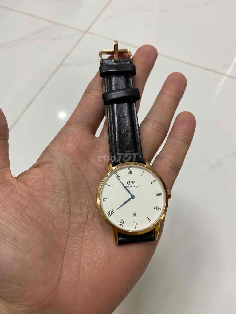 Đồng hồ Daniel Wellington Nam Dây da. Mua bán Đồng hồ tại Thành phố Long Khánh Đồng Nai được đăng bởi HEM STORE Một Chín Chín Năm hình 1
