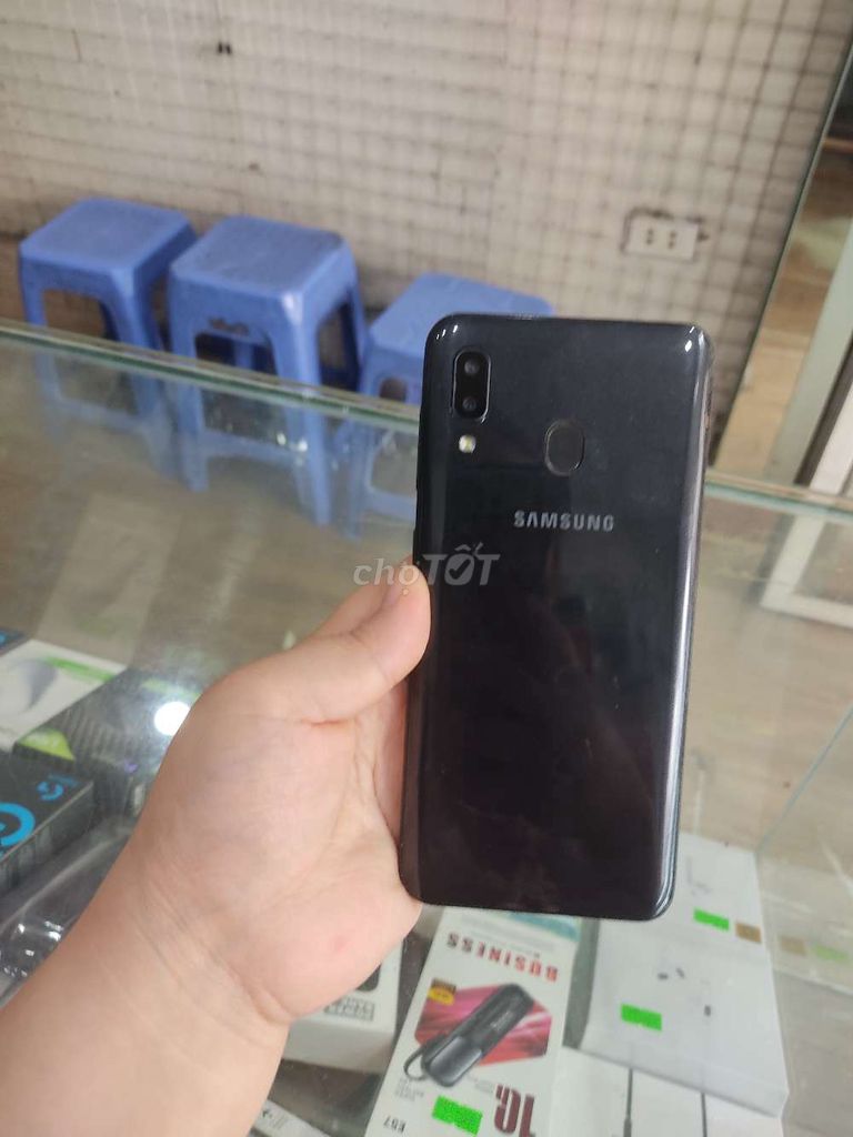 Samsung A20 32GB Đen. Mua bán Điện thoại tại Quận Cầu Giấy Hà Nội được đăng bởi thuy  hình 1