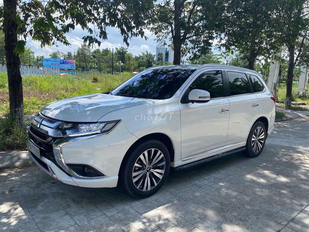 Mitsubishi Outlander 2024 2.0 CVT - 13300 km. Mua bán Ô tô tại Thành phố Quảng Ngãi Quảng Ngãi được đăng bởi Du Gia hình 1
