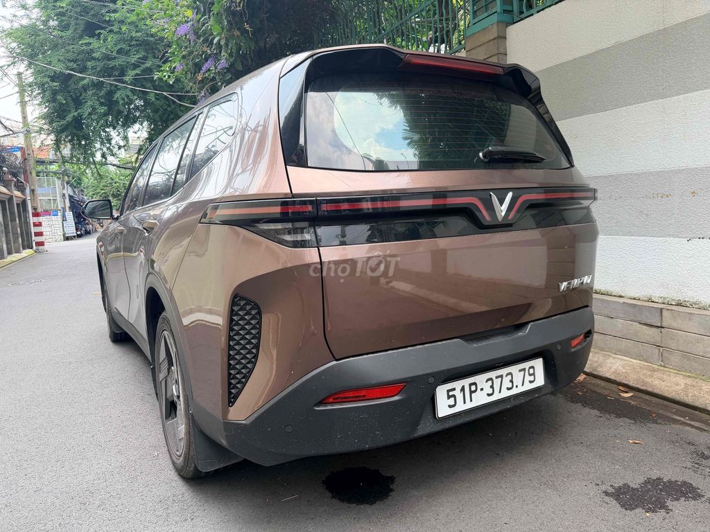 Электромобиль VinFast VF MPV 7, коричневый, 7 мест