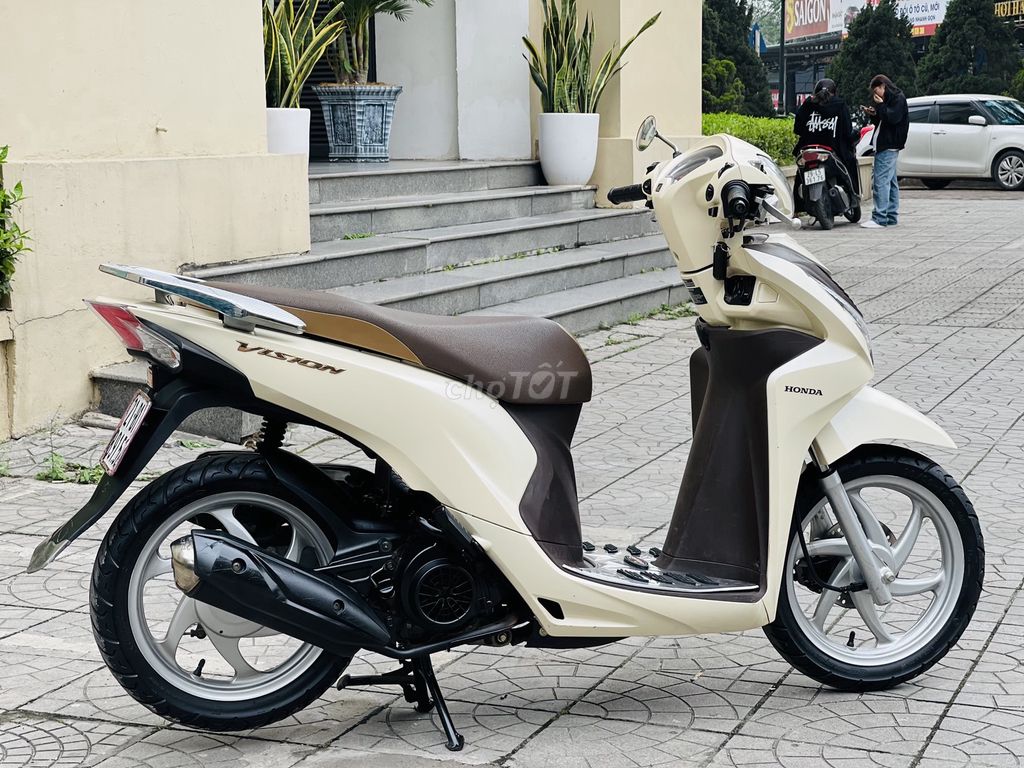 HONDA VISION MÀU KEM NGUYÊN ZIN XE 1 CHỦ ĐI BÁN. Mua bán Xe máy tại Quận Nam Từ Liêm Hà Nội được đăng bởi HẢI ĐĂNG hình 4