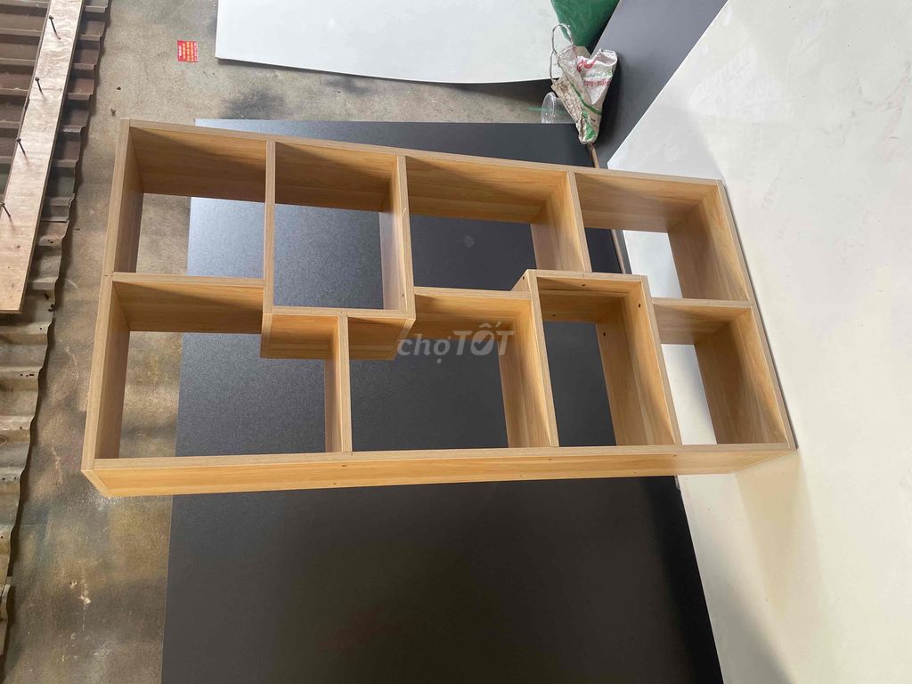 kệ sách để sàn Ván MDF dày, cứng cáp, vân gỗ