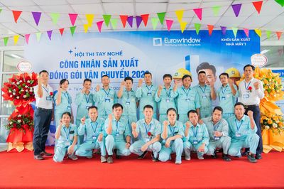 CÔNG NHÂN SẢN XUẤT TẠI NHÀ MÁY MÊ LINH