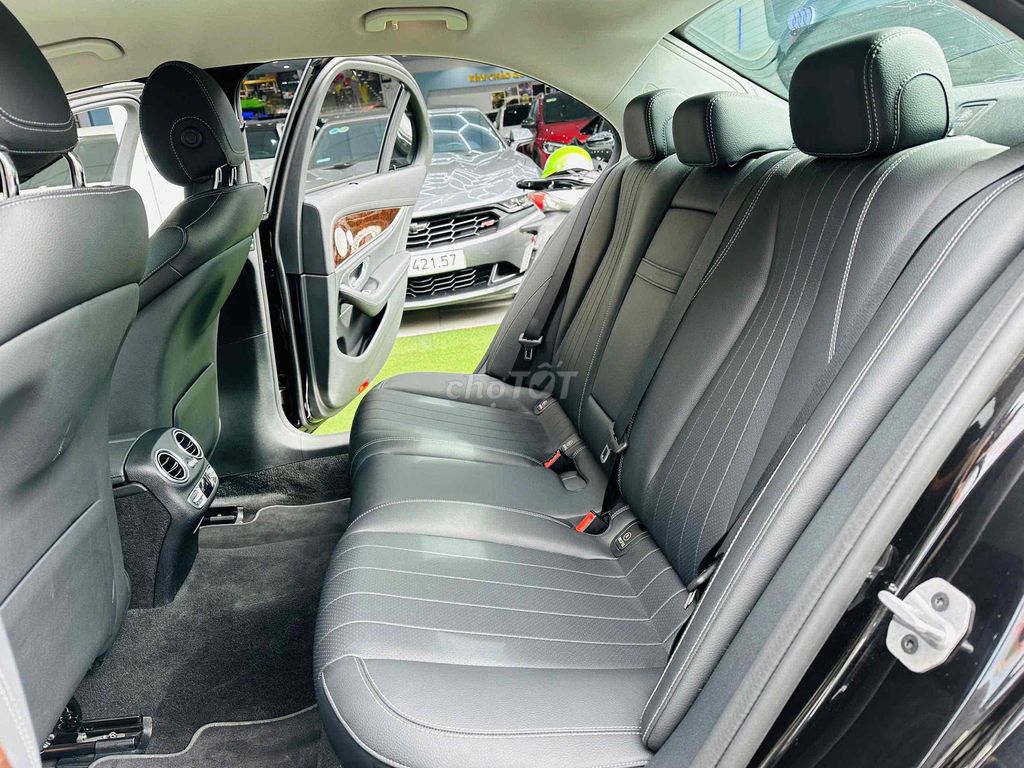 MERCEDES-BENZ E200 Exclusive  dkld 2025 13.000 km. Mua bán Ô tô tại Quận 8 Tp Hồ Chí Minh được đăng bởi Hồng Phúc hình 4