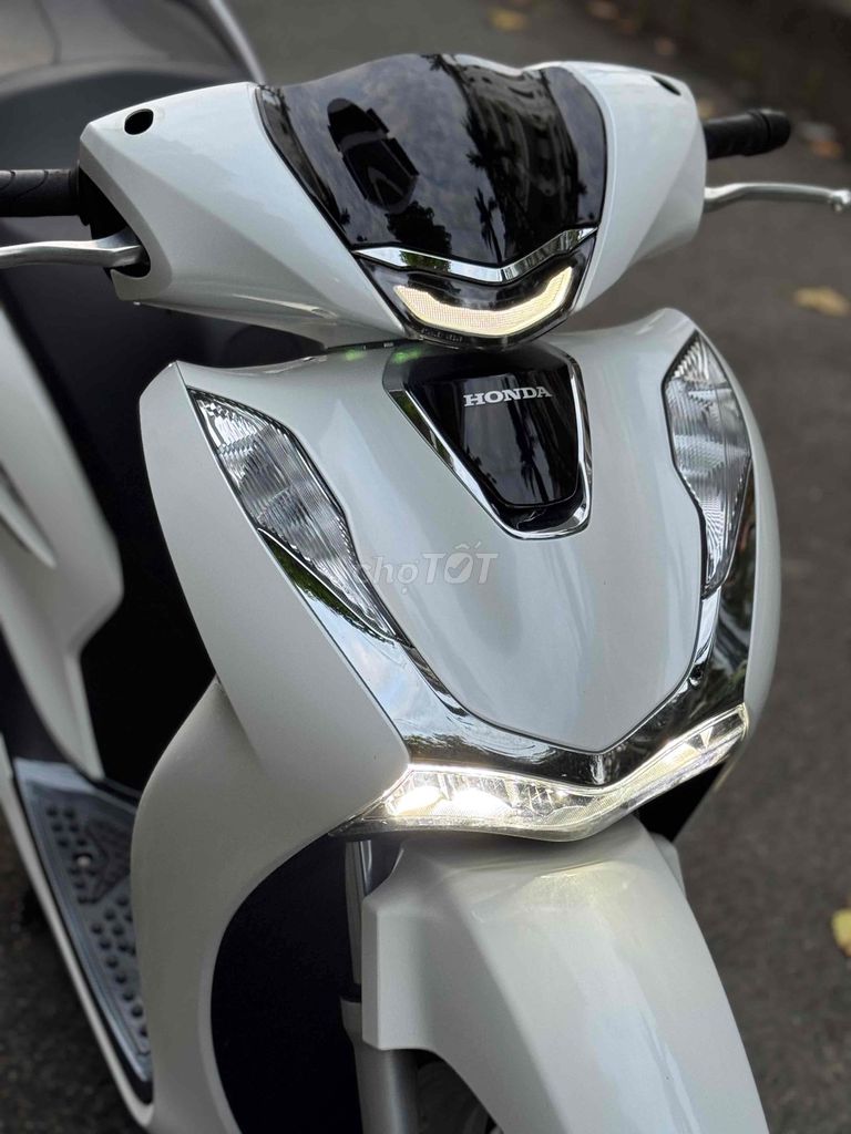 Honda SH 125i Trắng 500km như xe new. Mua bán Xe máy tại Quận Gò Vấp Tp Hồ Chí Minh được đăng bởi CHXM 86 chuyên bán xe trả góp hình 14