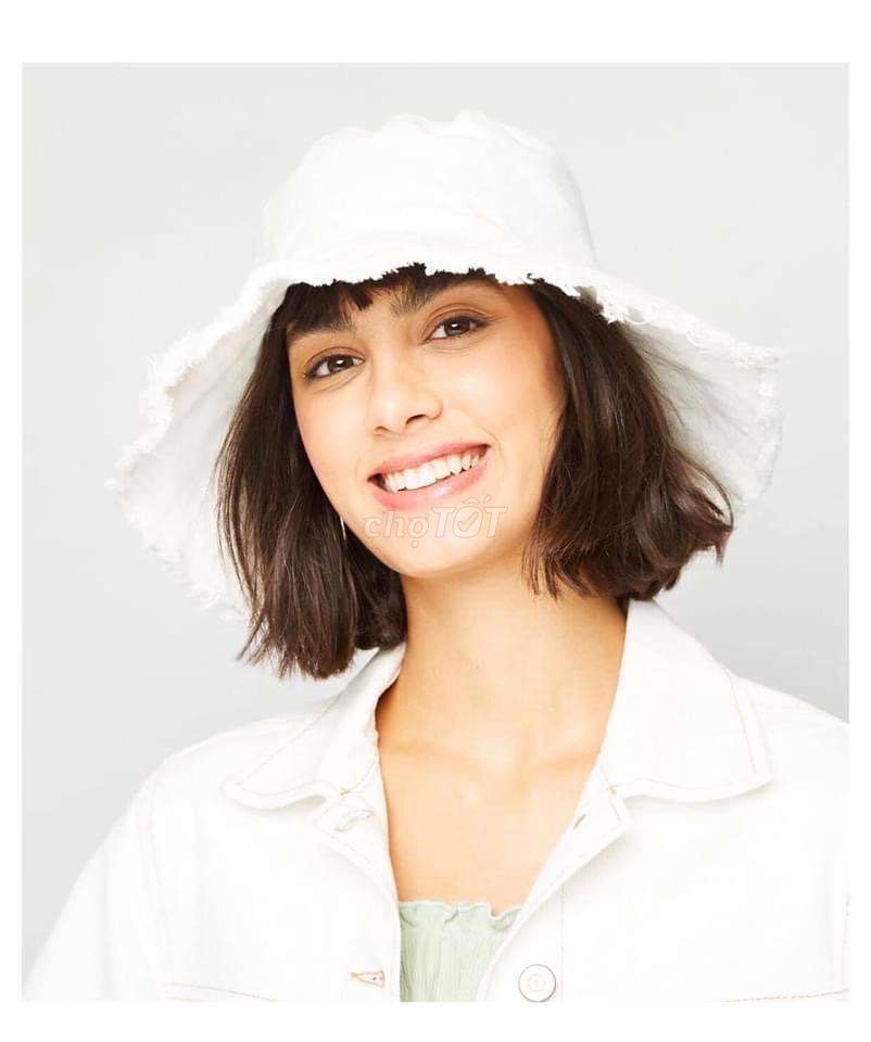 NÓN NỮ HIỆU NEW LOOK TRẮNG KEM HÀNG ANH. Mua bán Phụ kiện thời trang khác tại Quận Bình Thạnh Tp Hồ Chí Minh được đăng bởi Amy Vo hình 1