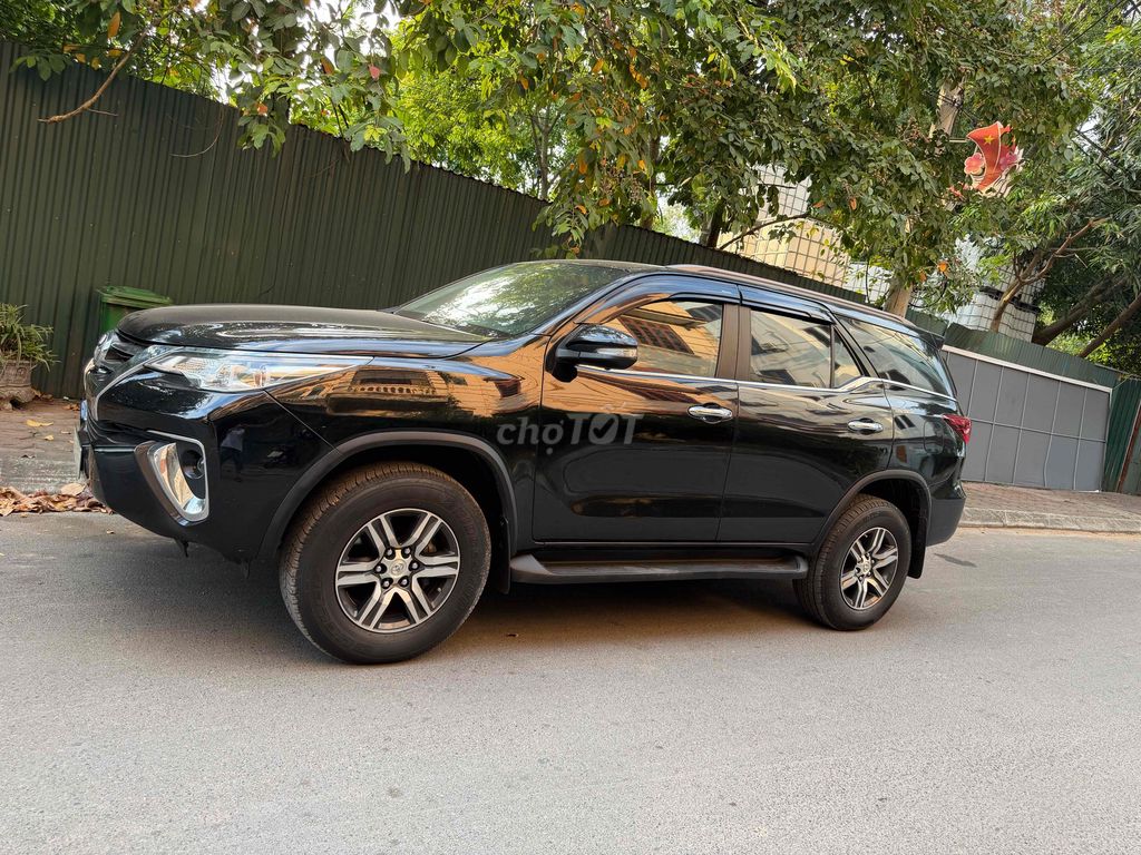 Toyota Fortuner 7 мест черный автомат бензин 90000 км