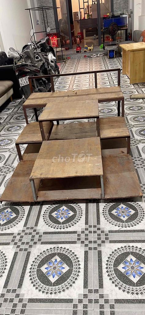 Kệ sắt có bánh xe 1m2x1m7. Mua bán Tủ, kệ gia đình tại Thành phố Biên Hòa Đồng Nai được đăng bởi Nguyễn Trường Sơn hình 1