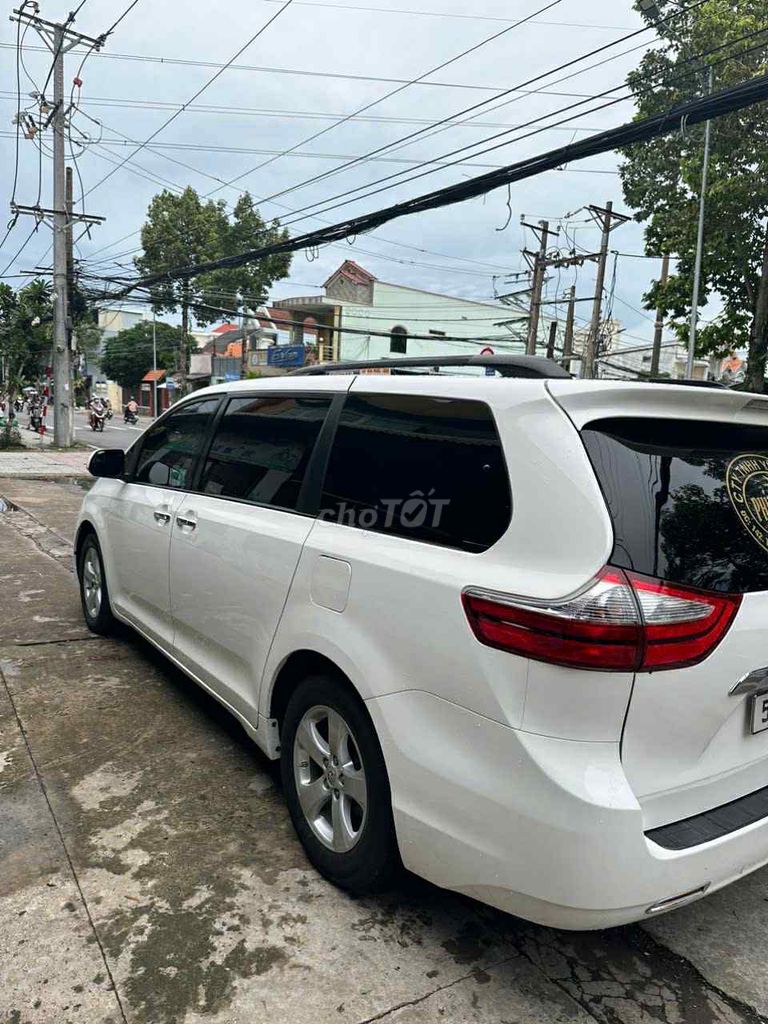 Toyota Sienna 2016 3.5LE màu trắng. Mua bán Ô tô tại Thành phố Mỹ Tho Tiền Giang được đăng bởi Anh Năm hình 8