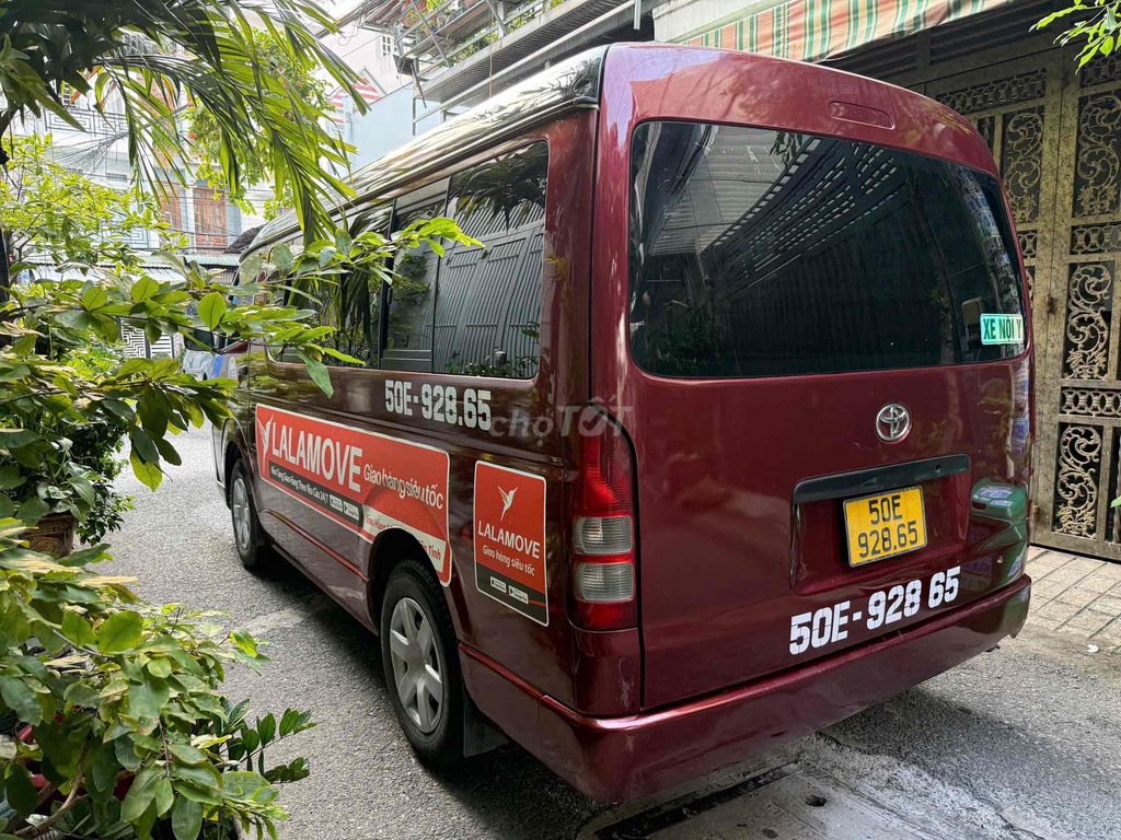 Toyota Hiace Dầu 3 chỗ Đỏ