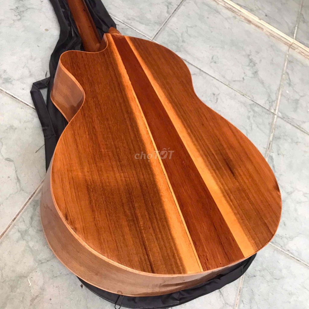 thanh lý guitar gỗ