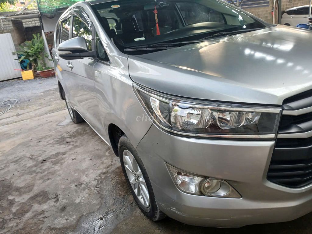 Toyota Innova 7 мест Серебристый
