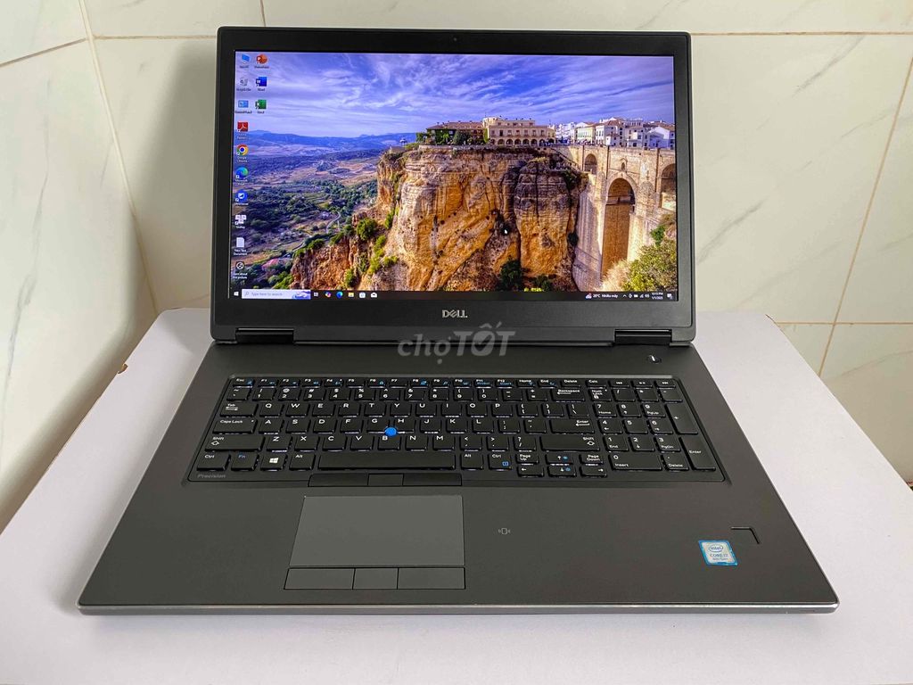 Dell Precision 7730: I7 8750H/32/512/P4200/FHD