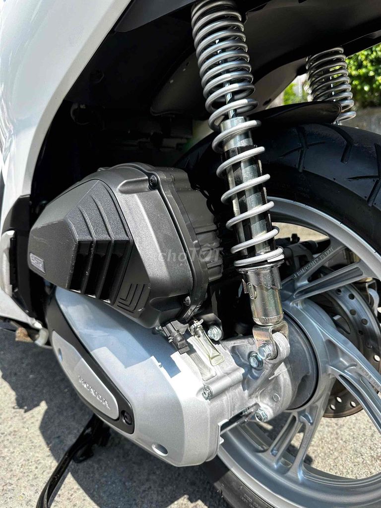 Honda SH 160i 2025 Trắng 1000 km. Mua bán Xe máy tại Quận Gò Vấp Tp Hồ Chí Minh được đăng bởi CHXM 86 chuyên bán xe trả góp hình 16