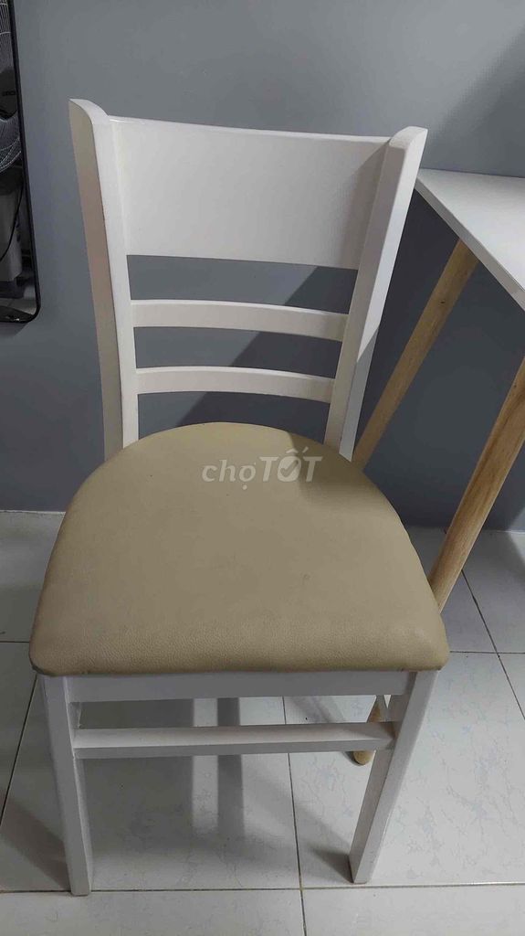 Bộ bàn ghế Gỗ Trắng mới. Mua bán Bàn ghế tại Quận Gò Vấp Tp Hồ Chí Minh được đăng bởi Bui Gia My hình 1