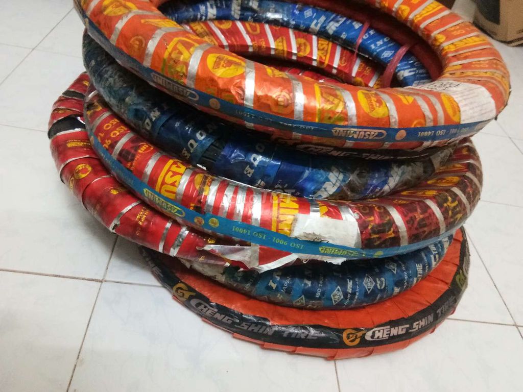 Lốp xe máy   ,cỡ 250-17 Wave. Mua bán Phụ tùng xe tại Quận Hai Bà Trưng Hà Nội được đăng bởi Lê Minh Thúy hình 1