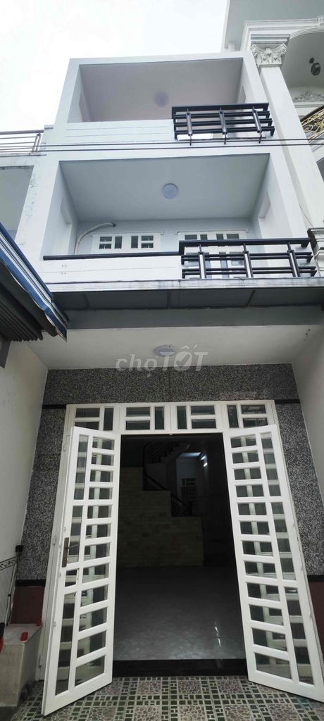 nhà đúc 2 lầu kien cố mới đẹp 80m2 hxh thông 3 pn kèm vs trong phòng