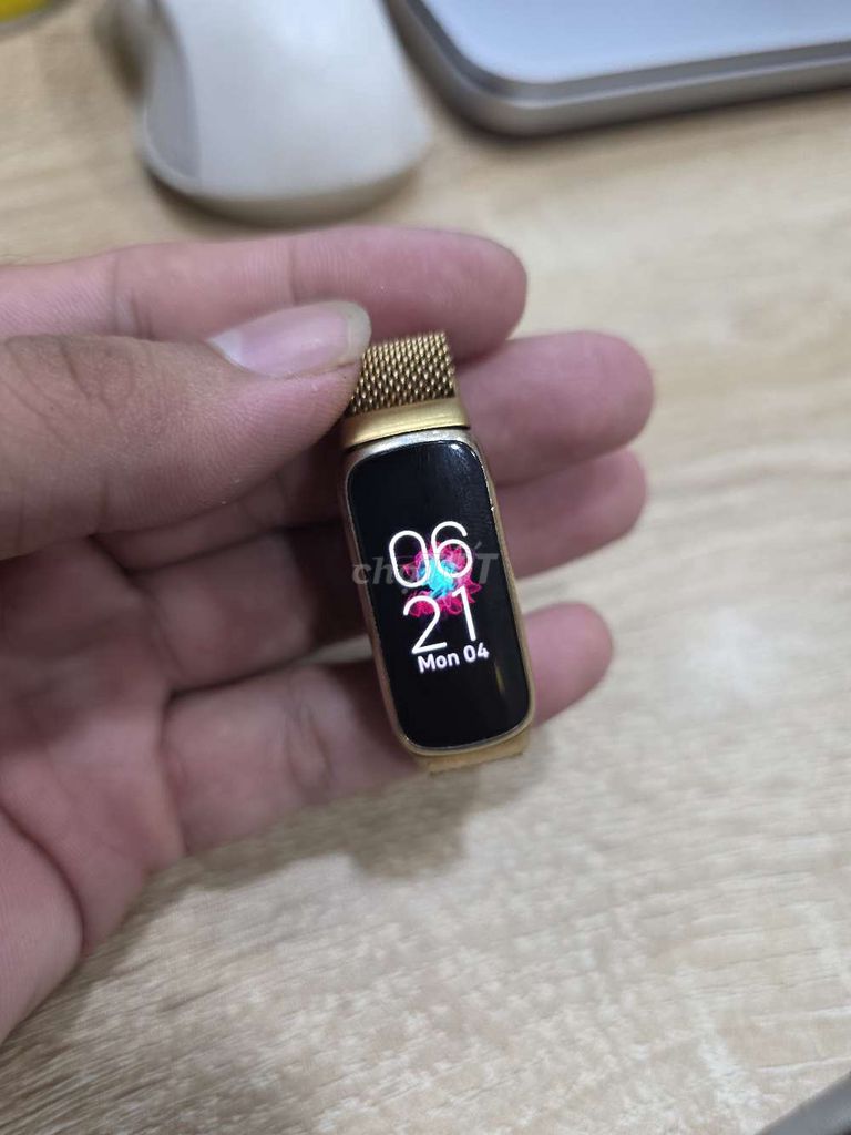 Đồng hồ Fitbit Luxe Gold đẹp chu phụ nữ. Mua bán Thiết bị đeo thông minh tại Quận 10 Tp Hồ Chí Minh được đăng bởi Thắng GFT hình 1