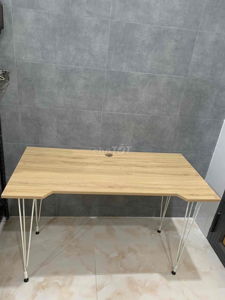 Bàn làm việc Gỗ, Kim loại Vàng gỗ, Trắng. Mua bán Đồ dùng văn phòng tại Quận 6 Tp Hồ Chí Minh được đăng bởi Mi Mi hình 1